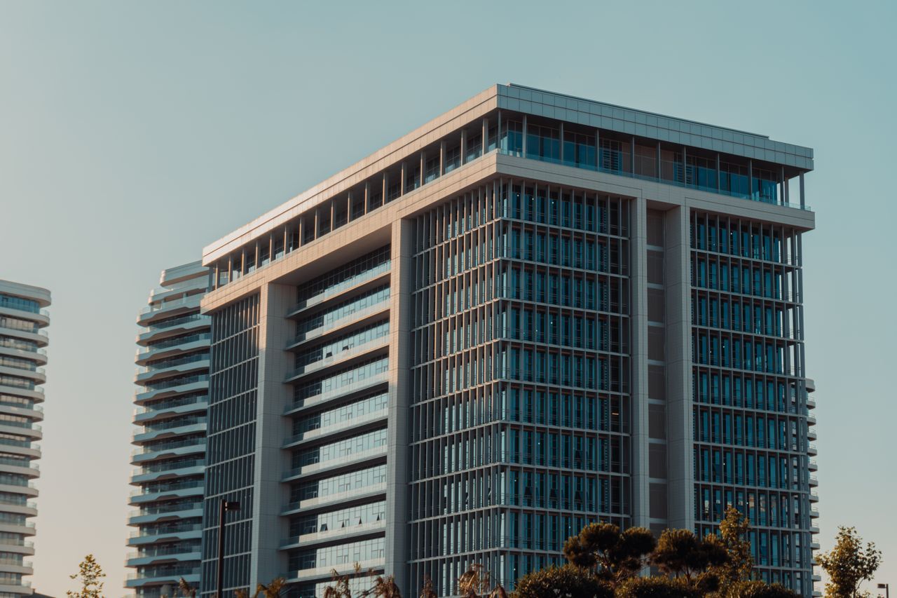 Immeuble de bureaux équipé d'installations techniques pilotées par GTI